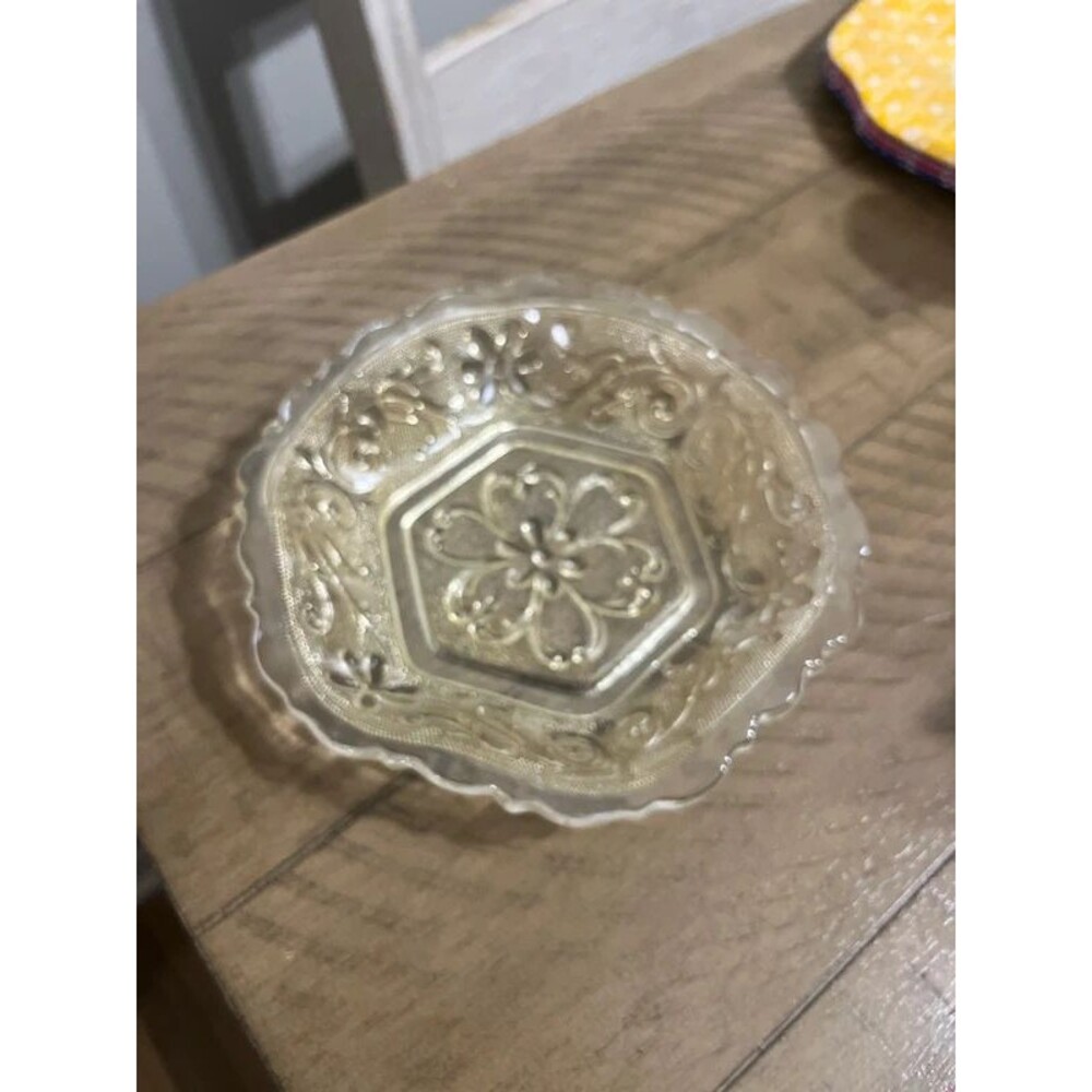 Vintage Indiana tiara daisy candy dish